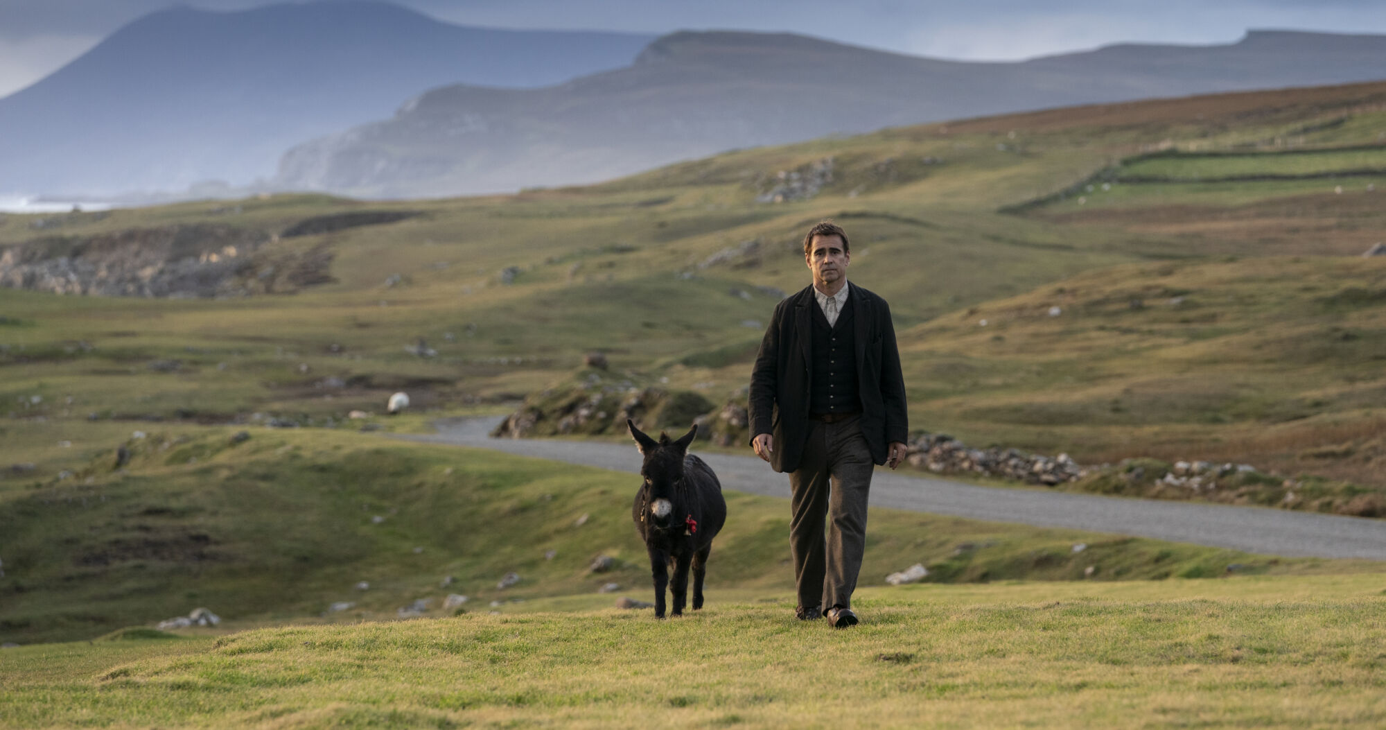 1 THE BANSHEES OF INISHERIN chd BANSHEES OF INISHERIN Filmstill 02 Colin Farrell copyright The Walt Disney Company Switzerland All Rights Reserved