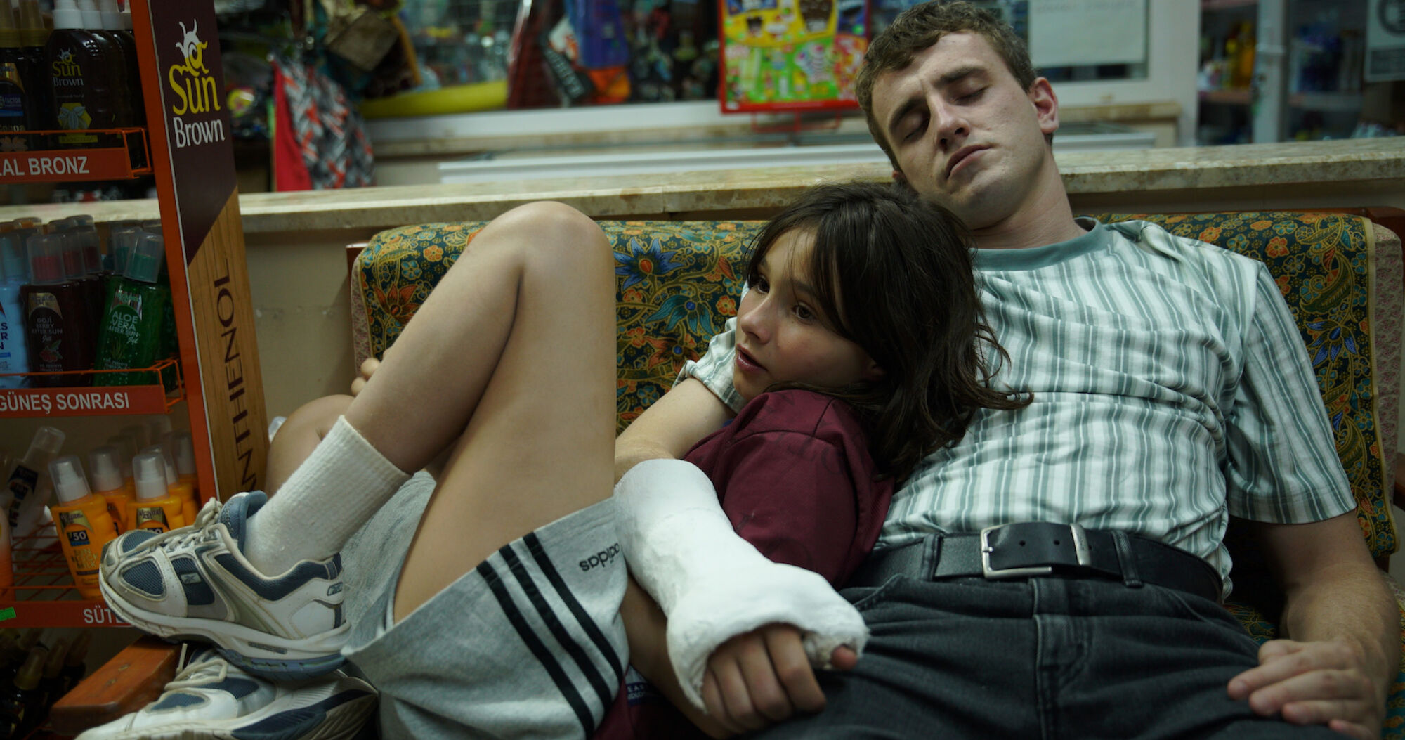 Aftersun Sarah Makharine 082