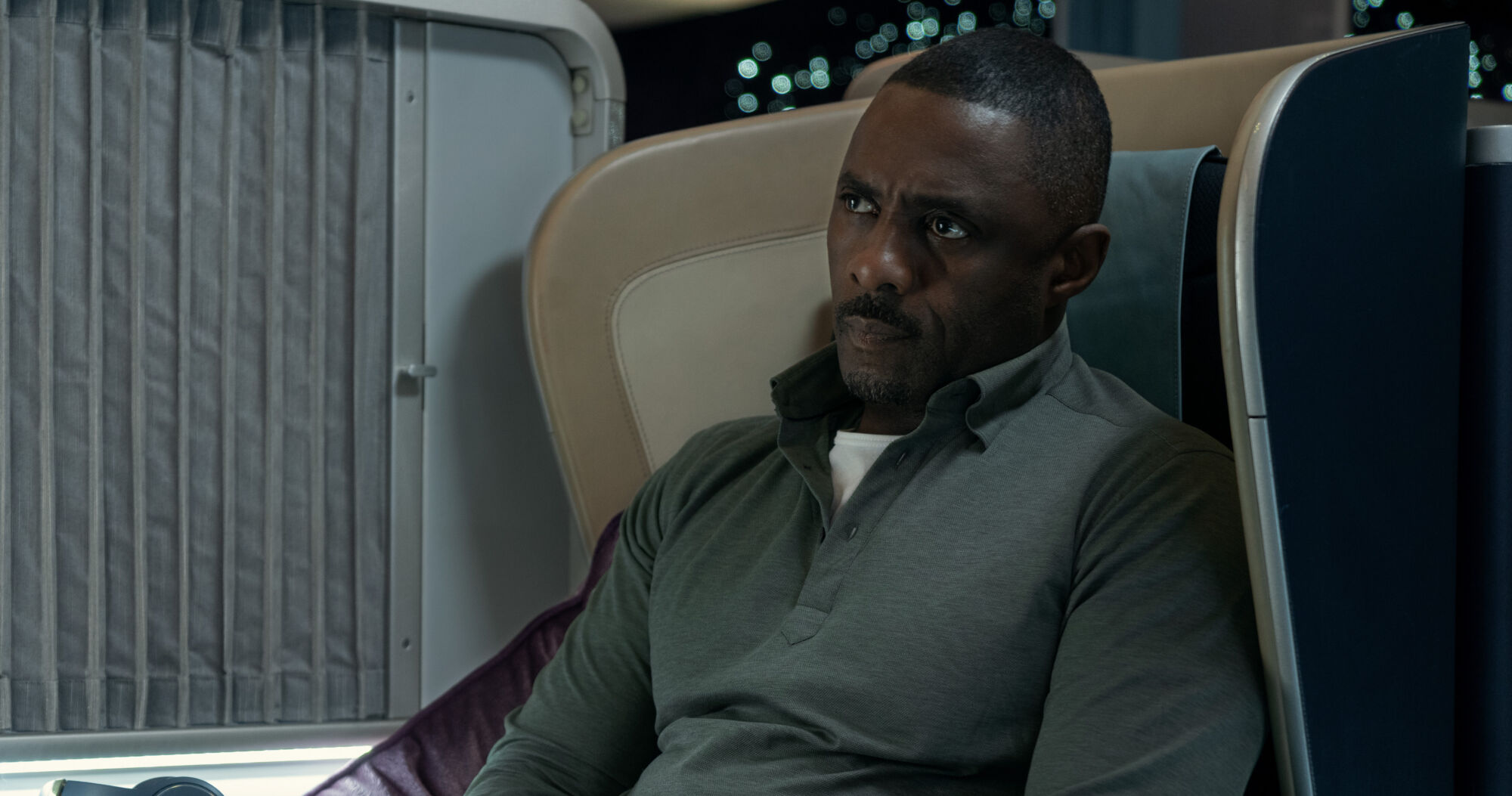 Hijack Idris Elba Big Image 01