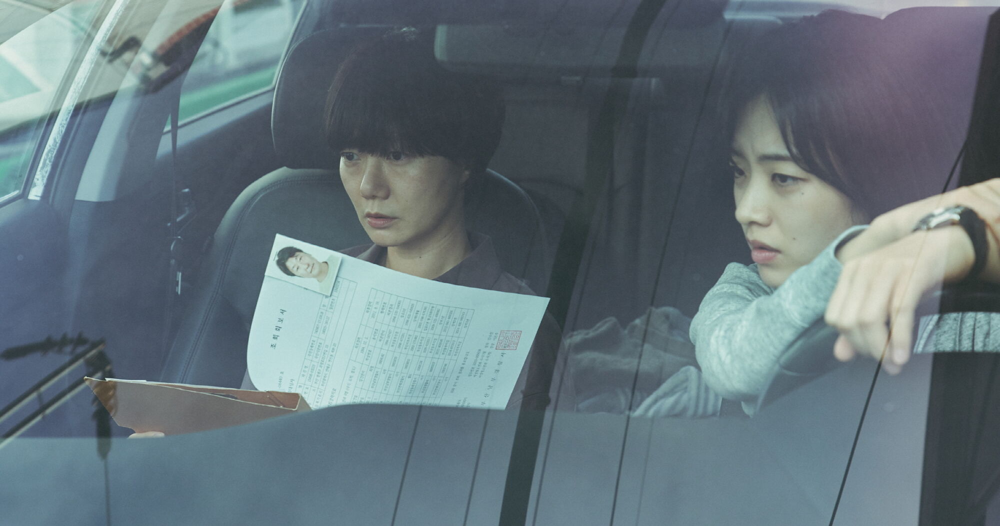 2 BROKER chd BROKER Filmstill 02 copyright 2022 Ascot Elite Entertainment Group All Rights Reserved