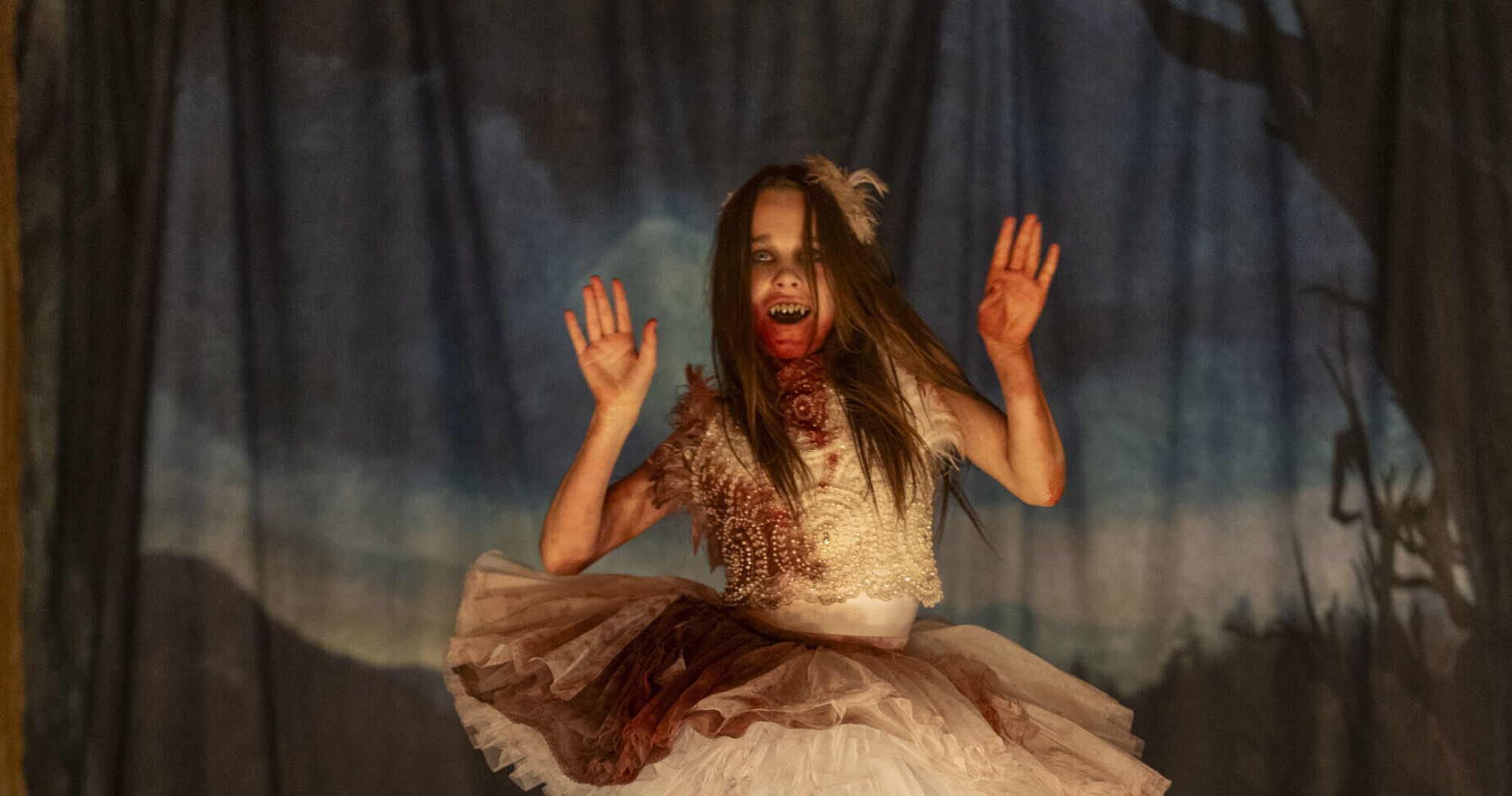 Abigail Szenen ov 01 Scene Picture