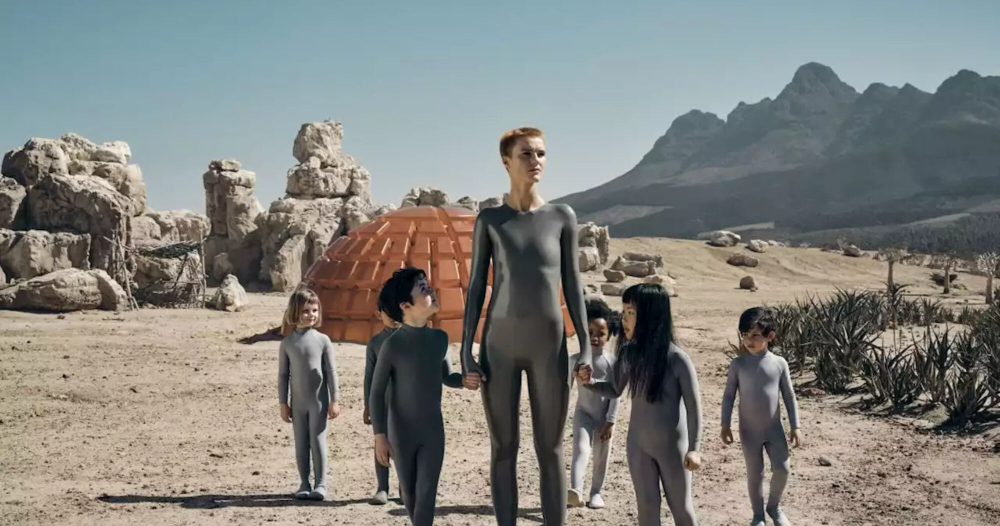 In raised by wolves androids become parents to human kids 1299651774396198912